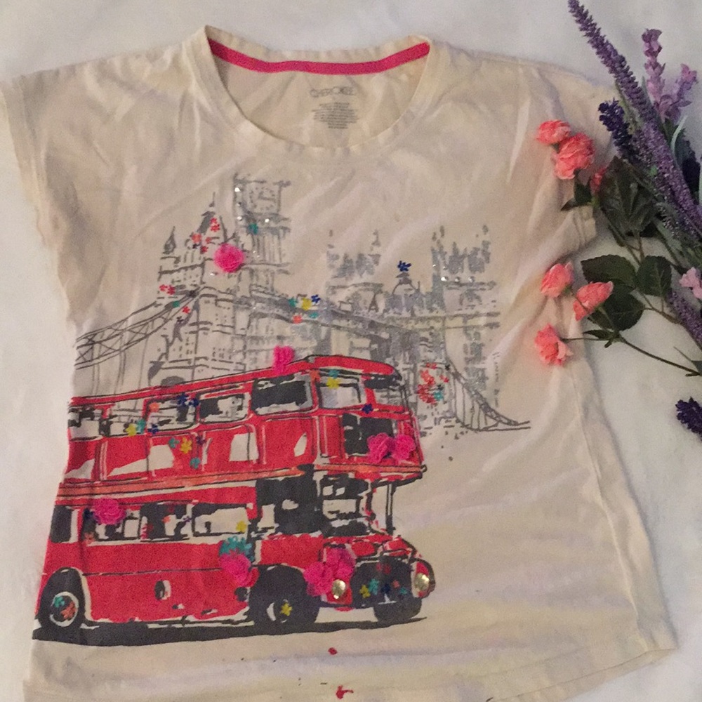 Cherokee girl’s top with adorable London scene💕